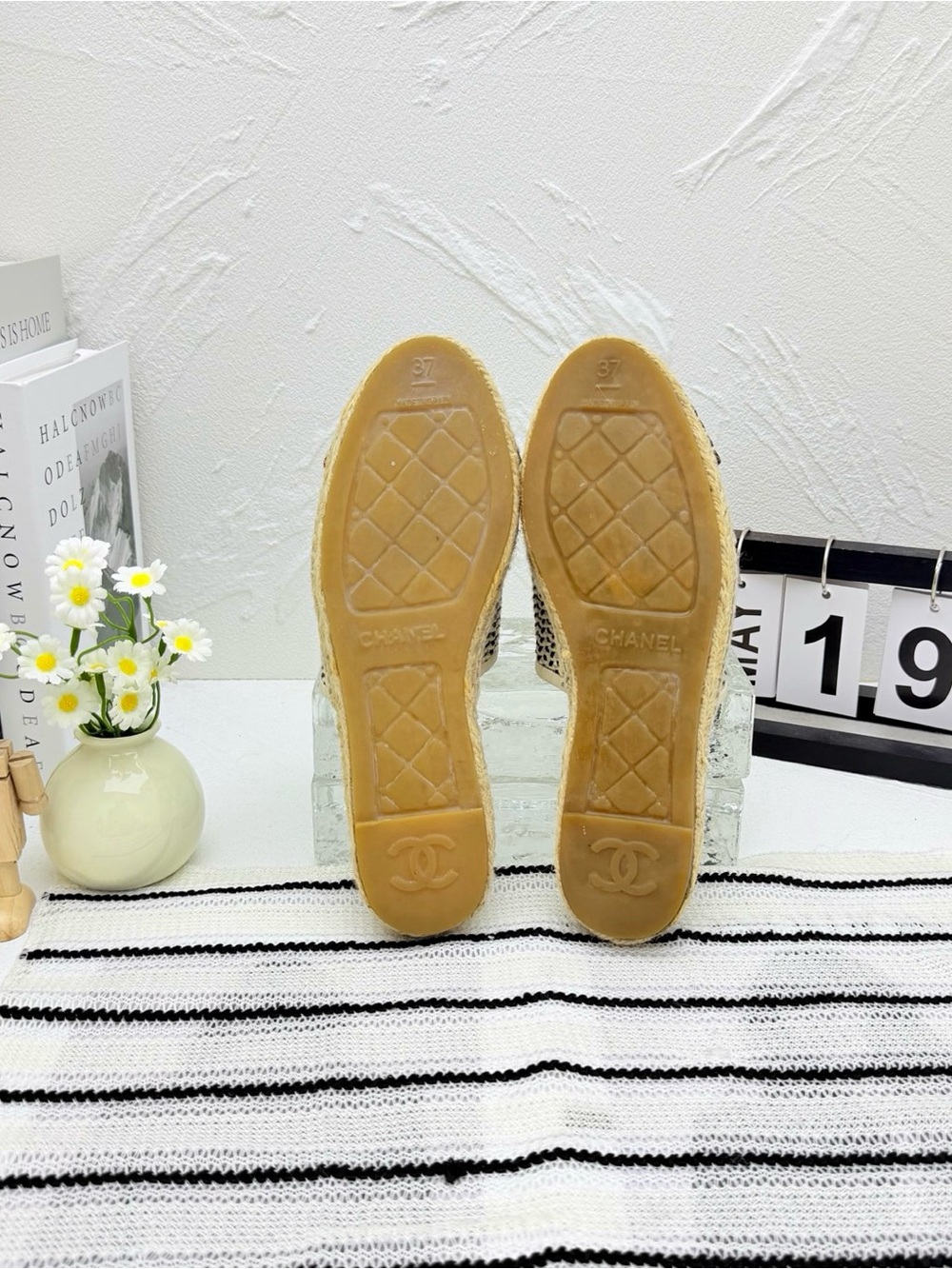 CHANEL Black and Cream Woven Espadrille Mules with Logo - Picture 5 of 6